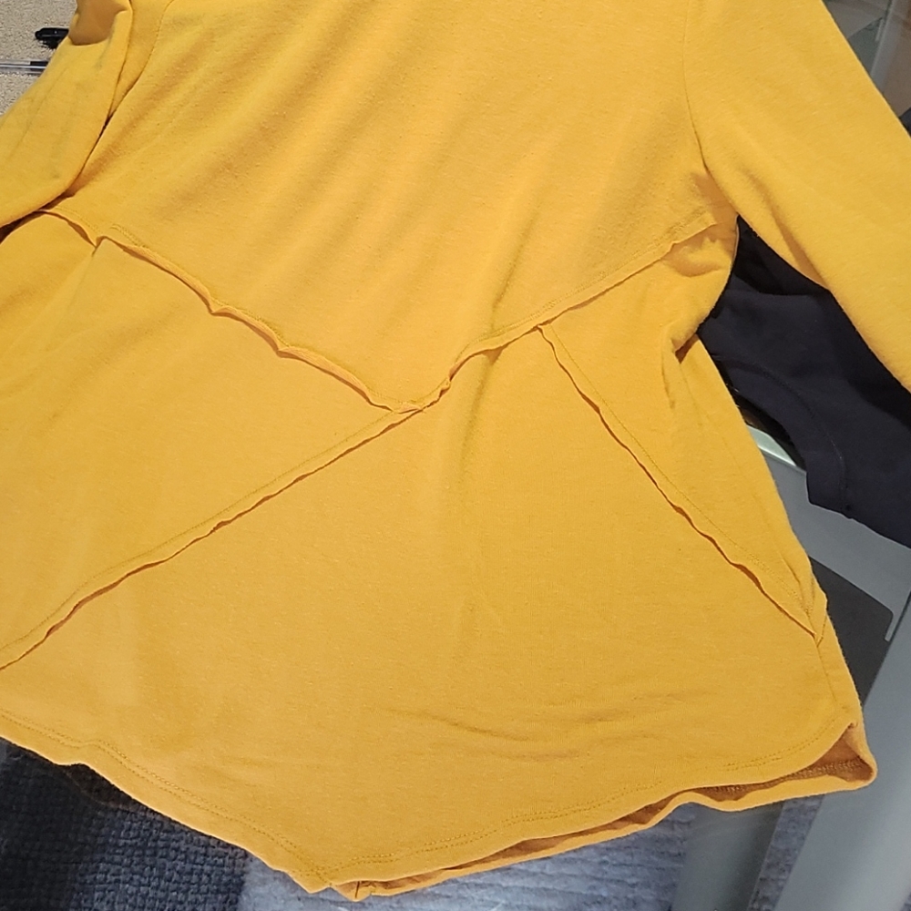 Abstract Cable and gauge mustard long sleeve - Picture 3 of 6